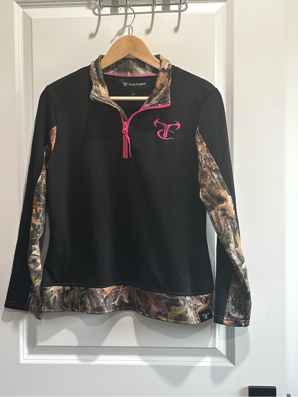 TrueTimber Women’s Black & Camo Half-Zip Pullover Hoodie